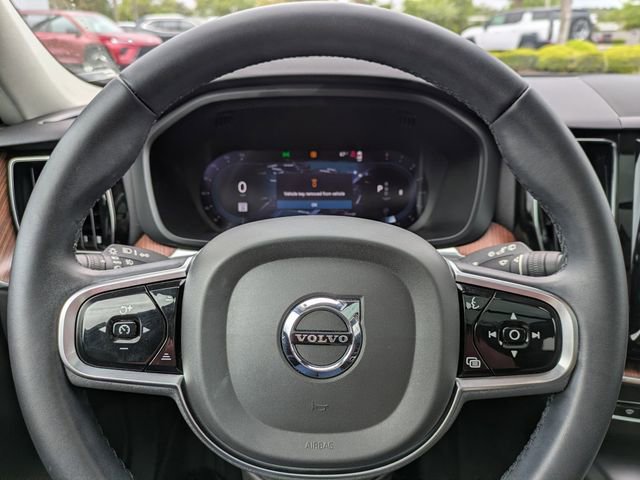 Used 2023 Volvo XC60 B5 Plus FWD image 31