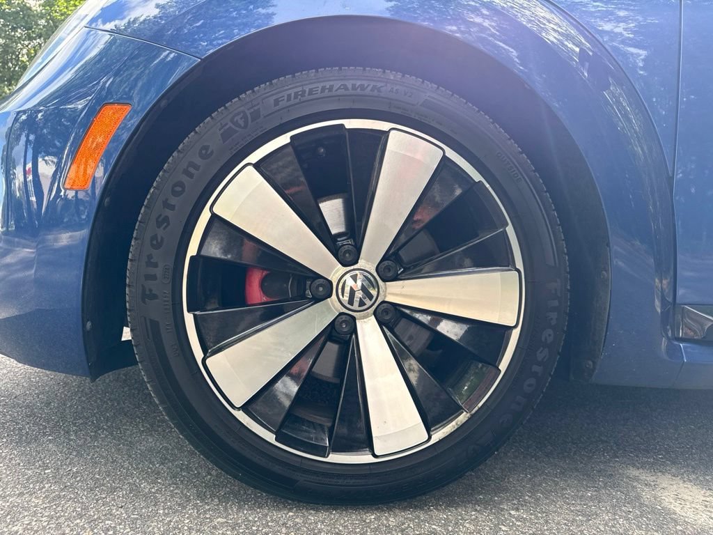 Used 2013 Volkswagen Beetle R-Line FWD image 9