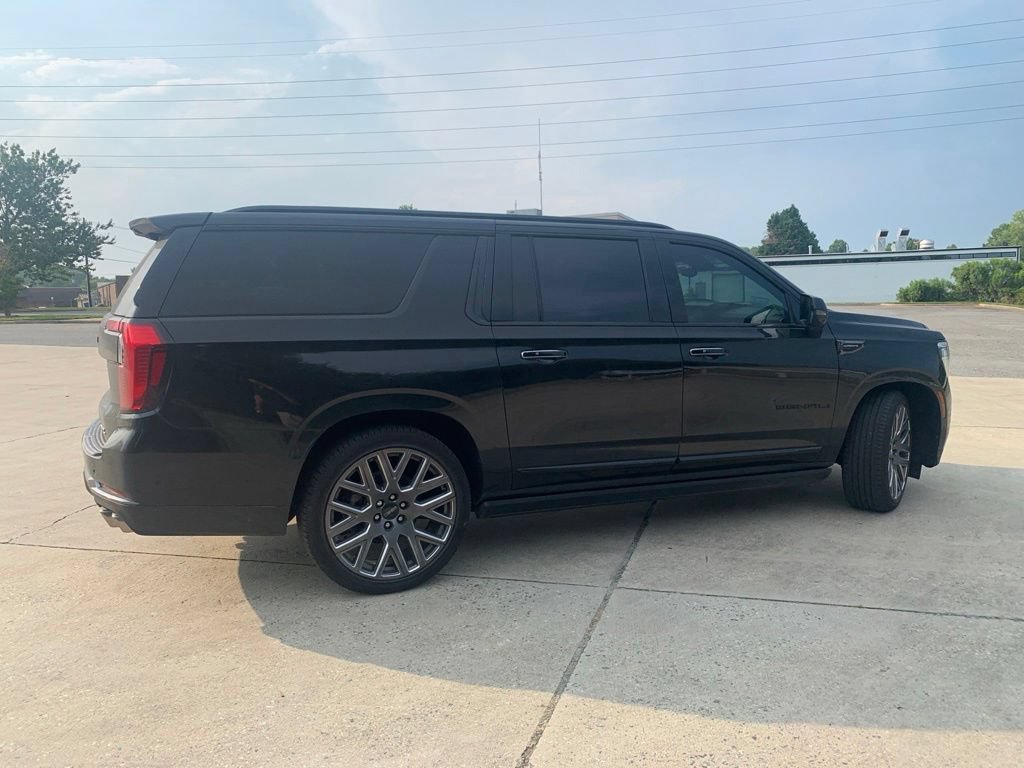 Used 2025 GMC Yukon XL Denali Ultimate AWD/4WD image 13