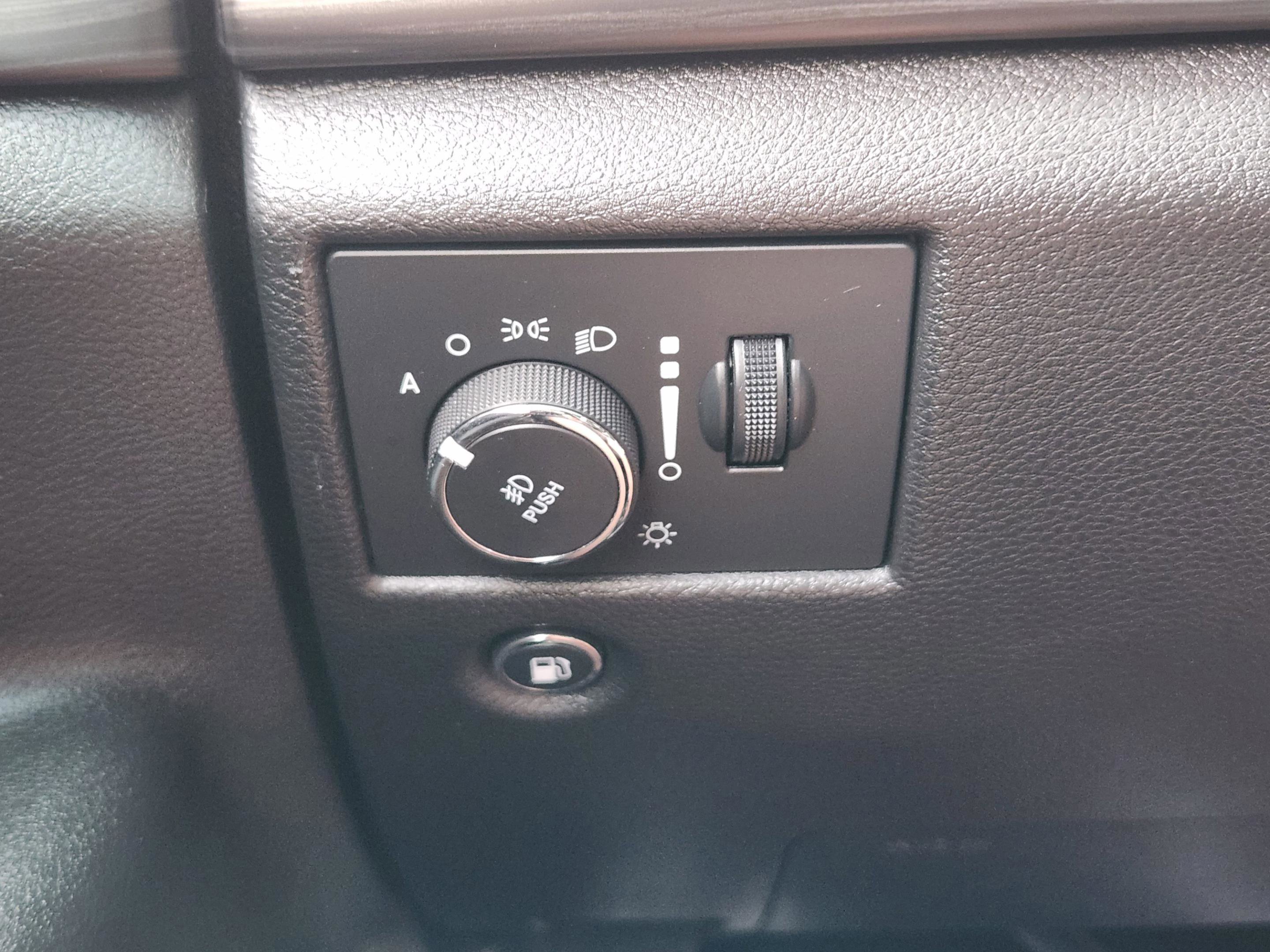 Used 2019 Jeep Grand Cherokee Altitude image 19