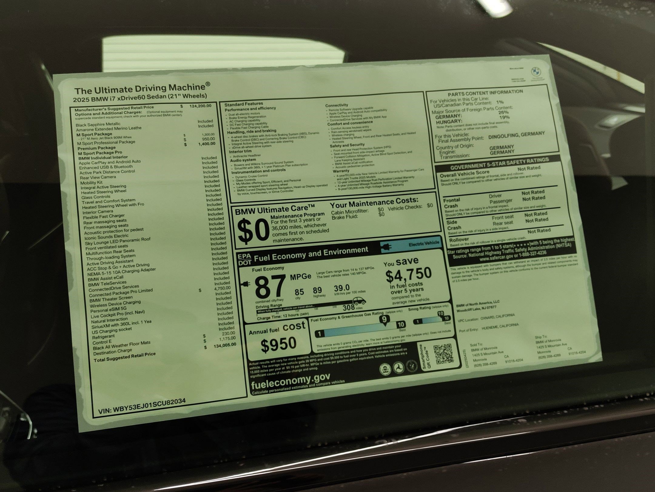 Used 2025 BMW i7 xDrive60 w/ Premium Package image 24