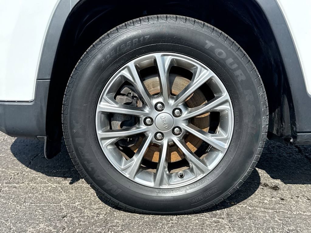 Used 2020 Jeep Cherokee Latitude Plus w/ Cold Weather Group image 10