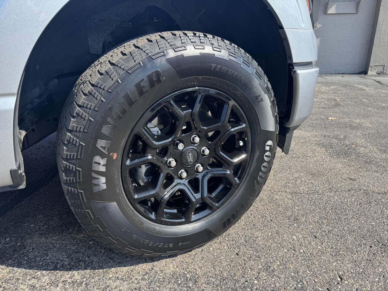 Used 2024 Ford F150 XLT w/ XLT Black Appearance Package image 6