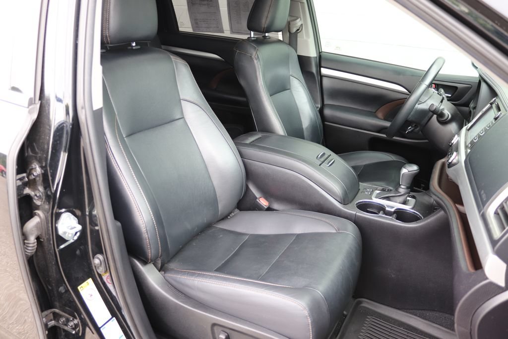 Used 2019 Toyota Highlander XLE AWD/4WD image 8