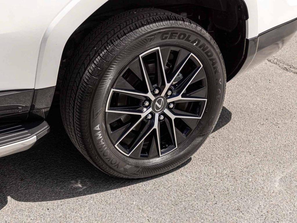 Used 2024 Lexus GX 550 w/ Accessory Package (31) AWD/4WD image 8