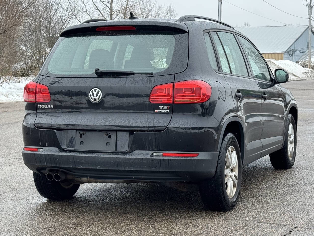 Used 2017 Volkswagen Tiguan S image 5