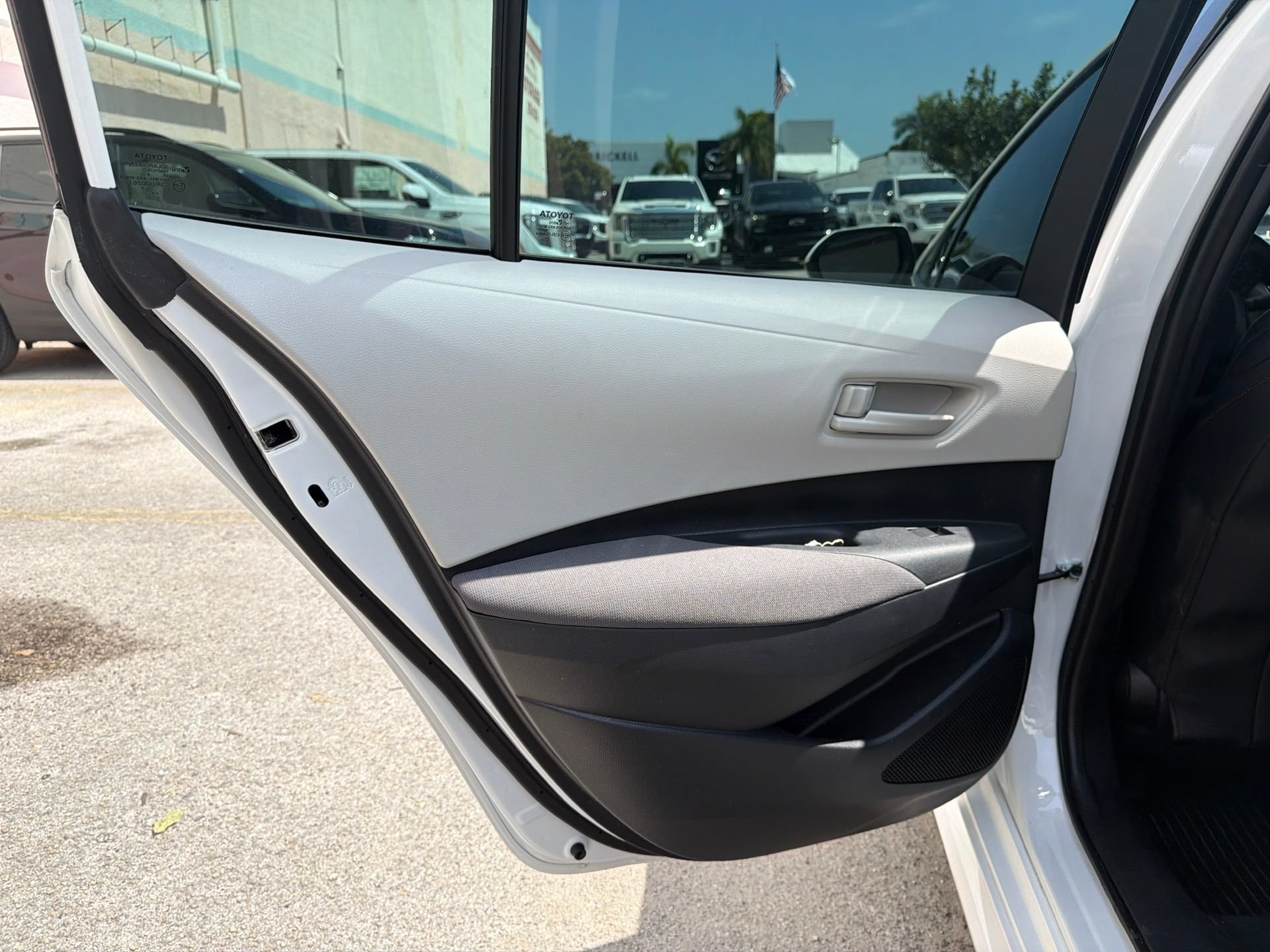 Used 2025 Toyota Corolla LE FWD image 16