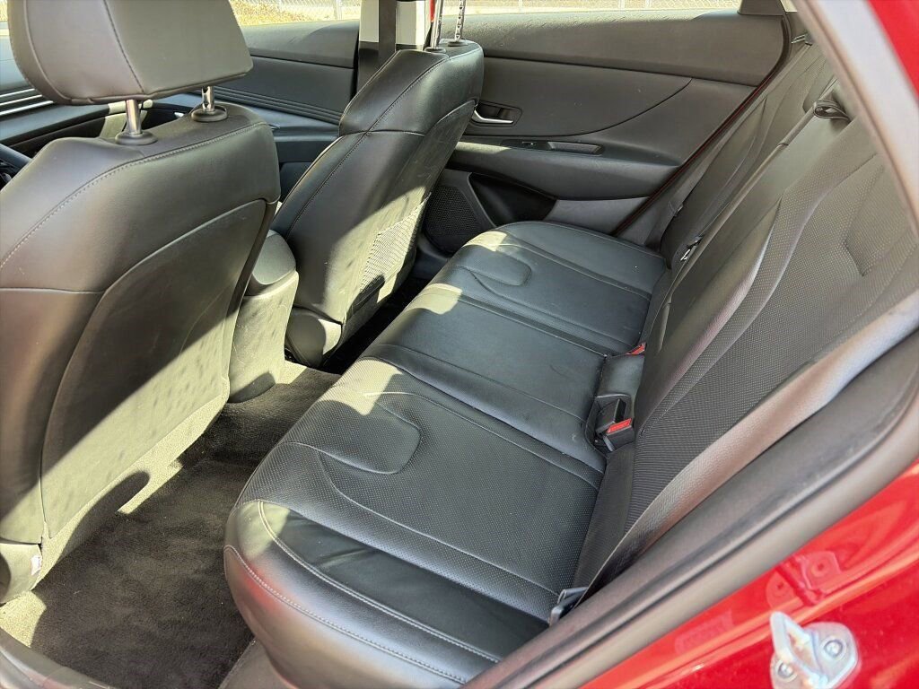 Used 2023 Hyundai Elantra Limited image 27