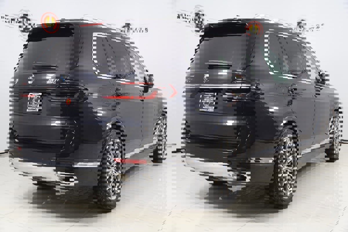 Used 2023 BMW X7 xDrive40i w/ Premium Package image 3