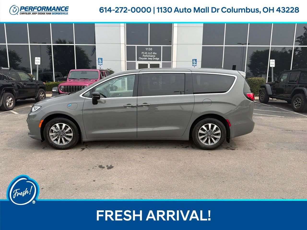 Used 2024 Chrysler Pacifica Limited FWD image 7
