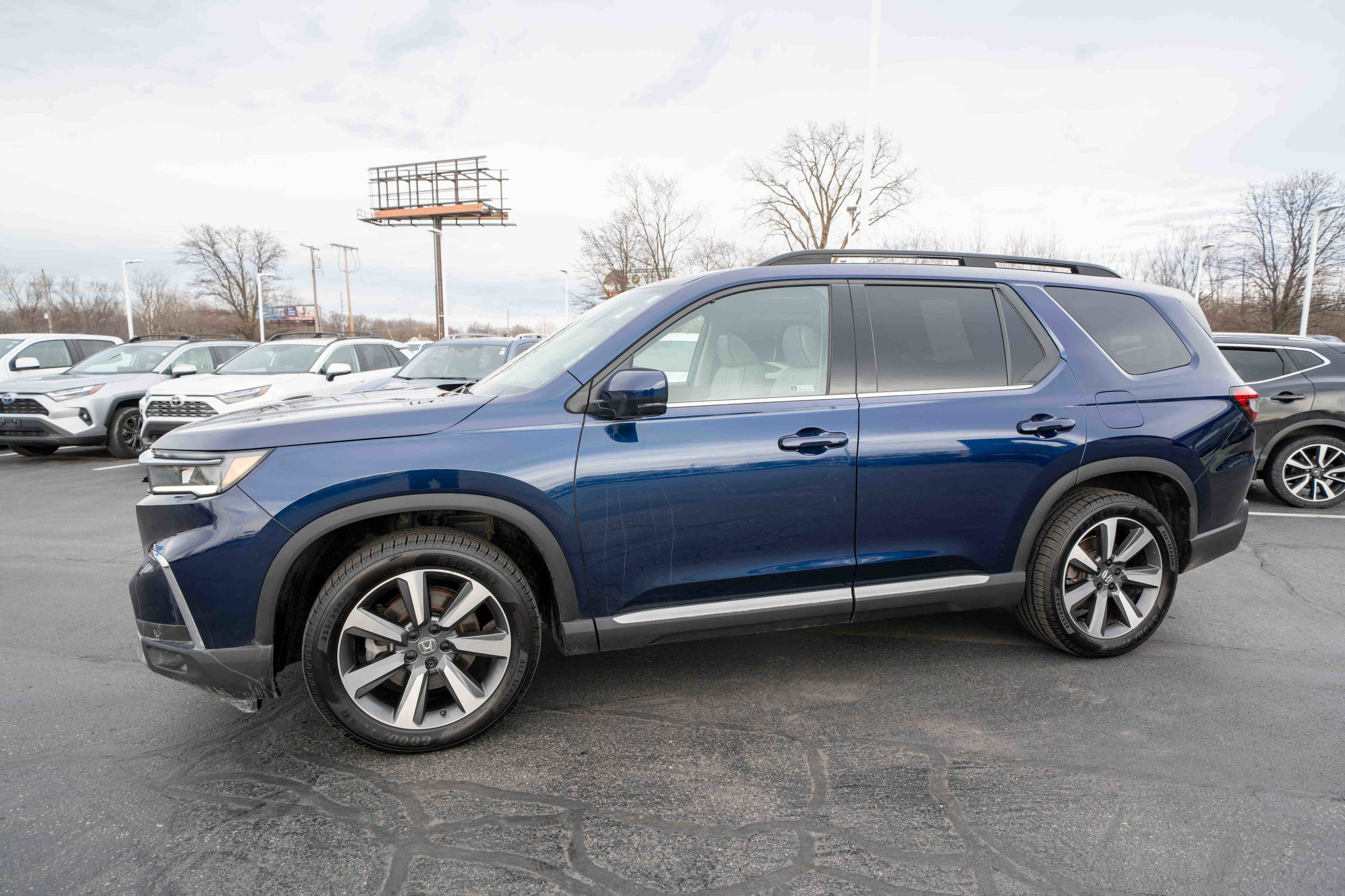 Certified 2025 Honda Pilot Elite image 3