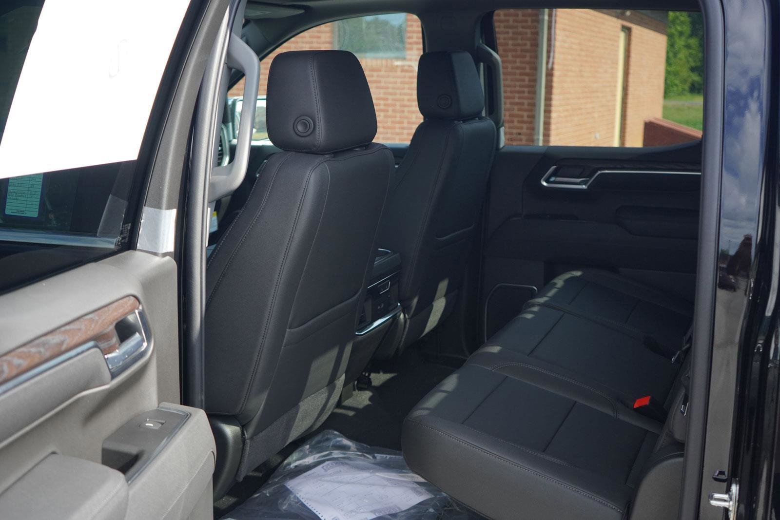 New 2026 GMC Sierra 1500 SLT w/ SLT Convenience Package image 28