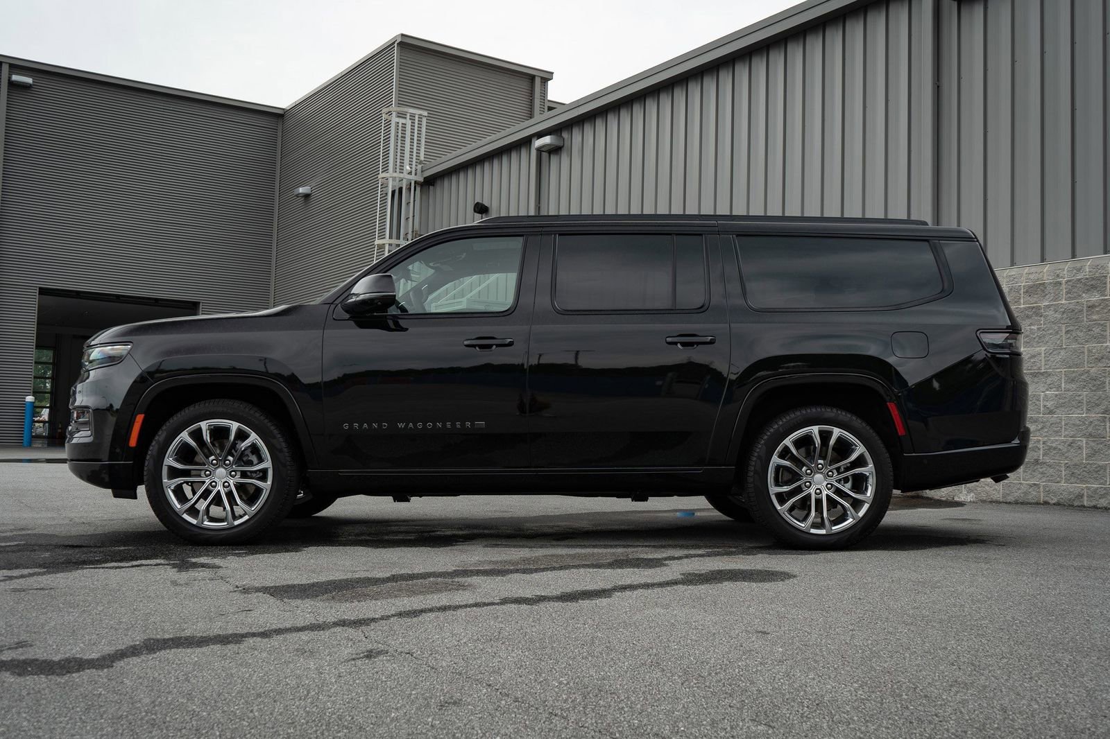 Used 2024 Jeep Grand Wagoneer L Series II w/ Quick Order Packagew 28T image 13