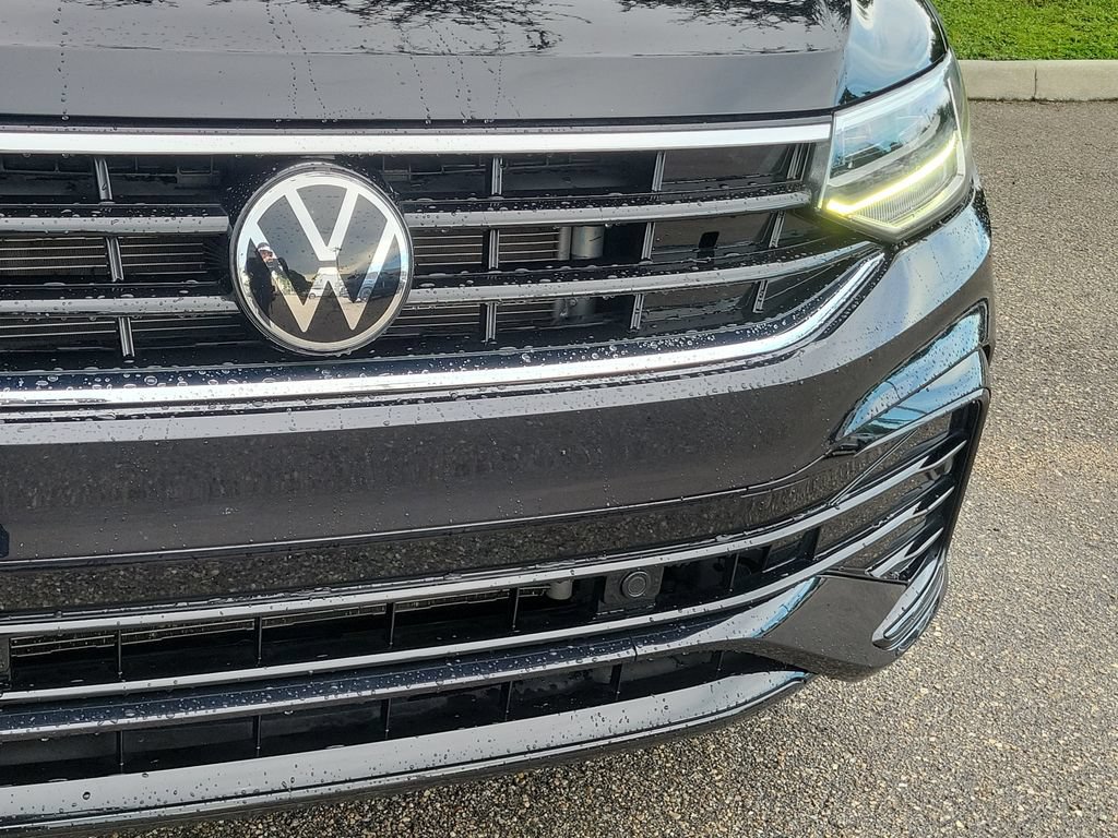 Certified 2023 Volkswagen Tiguan SE R-Line FWD image 11