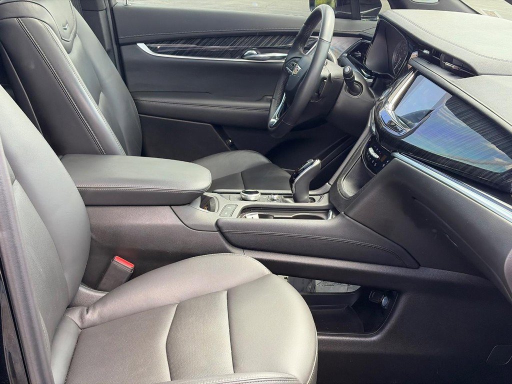 Used 2024 Cadillac XT6 Premium Luxury w/ Technology Package AWD/4WD image 19