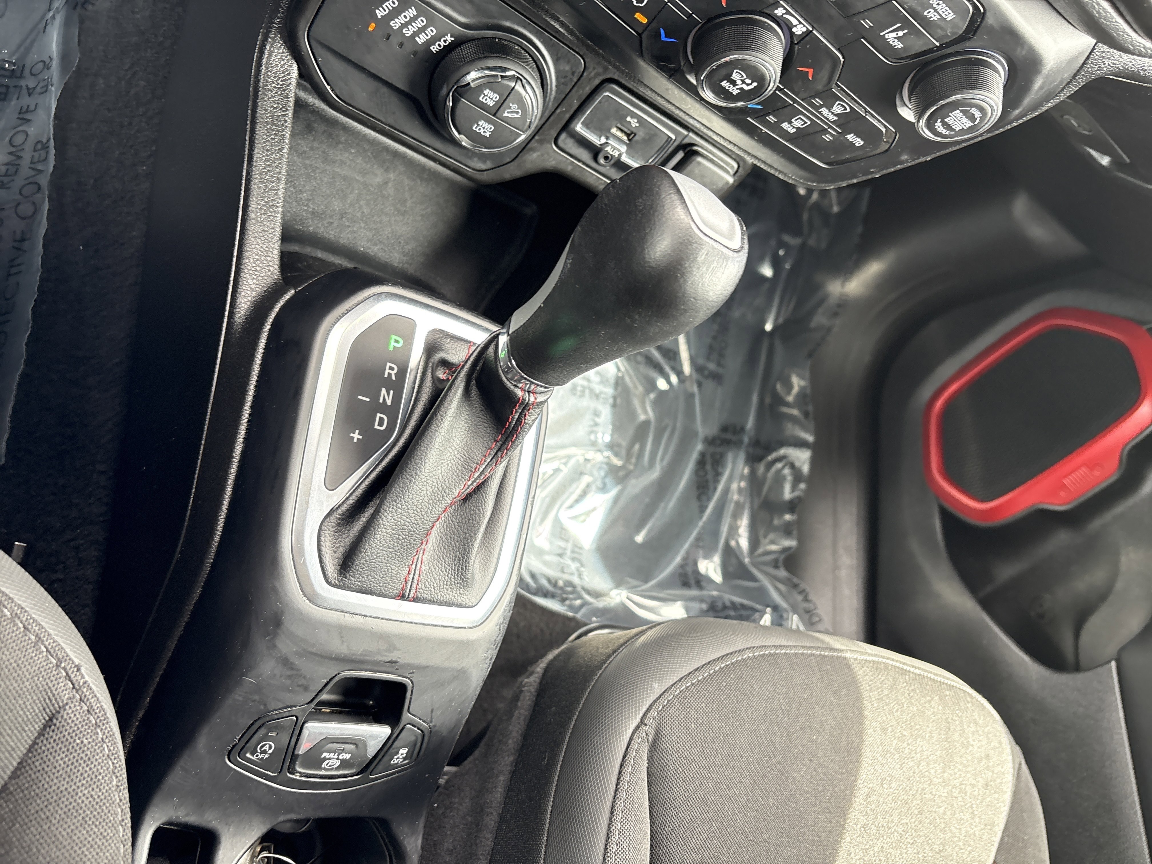 Certified 2023 Jeep Renegade Trailhawk AWD/4WD image 31