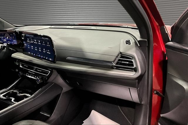 Certified 2025 Chevrolet Traverse LT FWD image 25