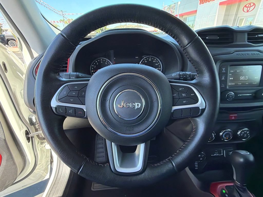 Used 2017 Jeep Renegade Trailhawk AWD/4WD image 24