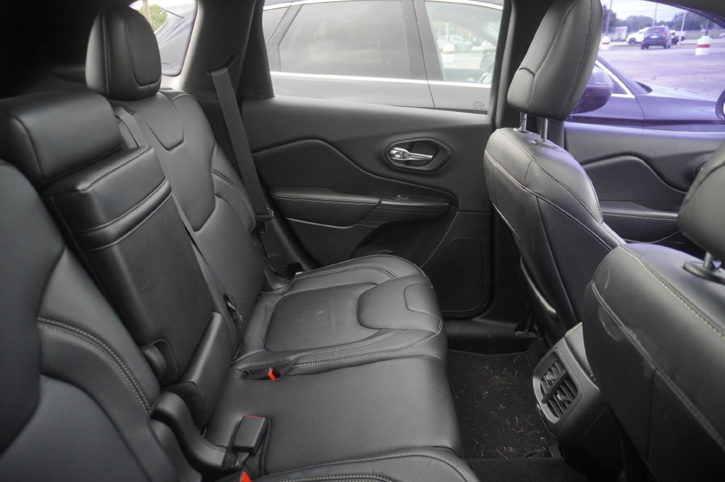 Used 2014 Jeep Cherokee Limited w/ Technology Group AWD/4WD image 7
