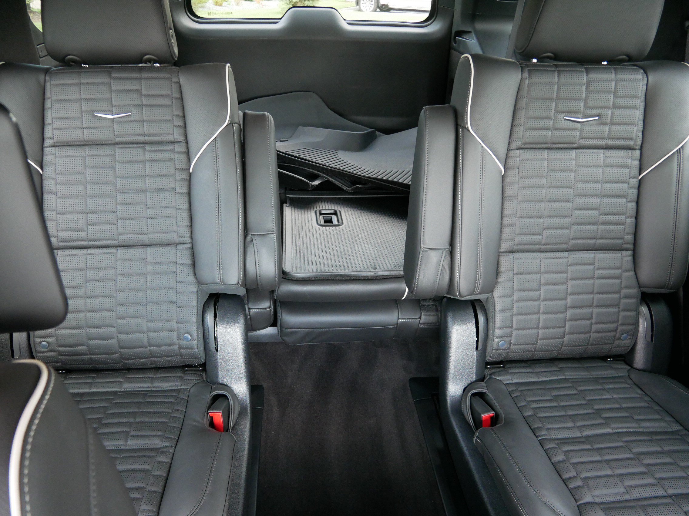 Certified 2024 Cadillac Escalade V w/ LPO, ONYX Package AWD/4WD image 13