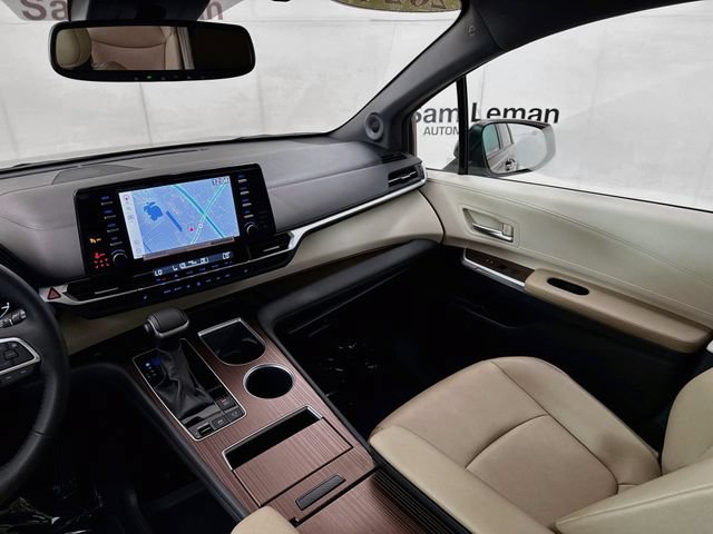 Used 2024 Toyota Sienna XLE w/ XLE Plus Package FWD image 24