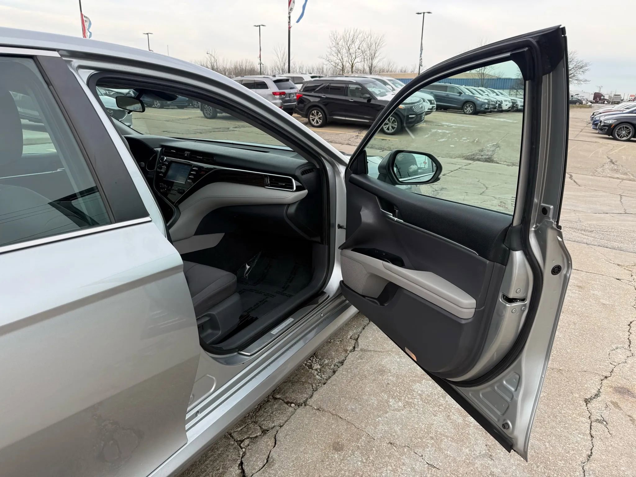 Used 2018 Toyota Camry LE w/ Protection Package (Q2) image 23