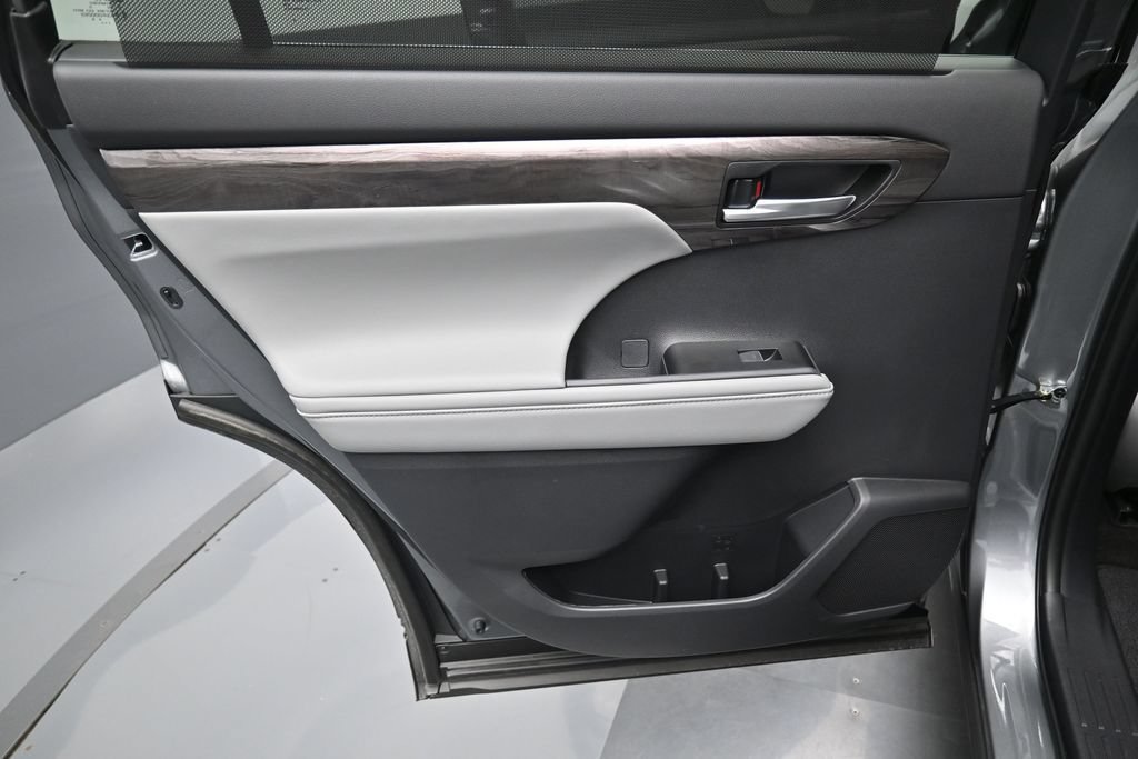 Certified 2026 Toyota Highlander Platinum AWD/4WD image 31