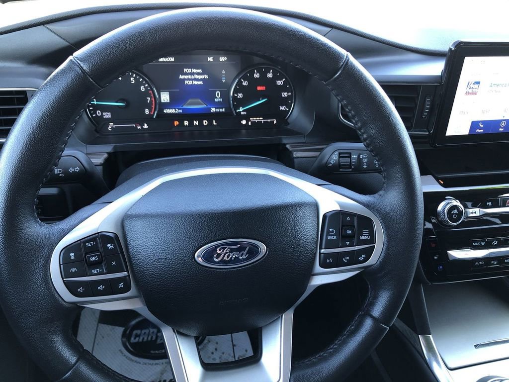 Used 2023 Ford Explorer Limited AWD/4WD image 17