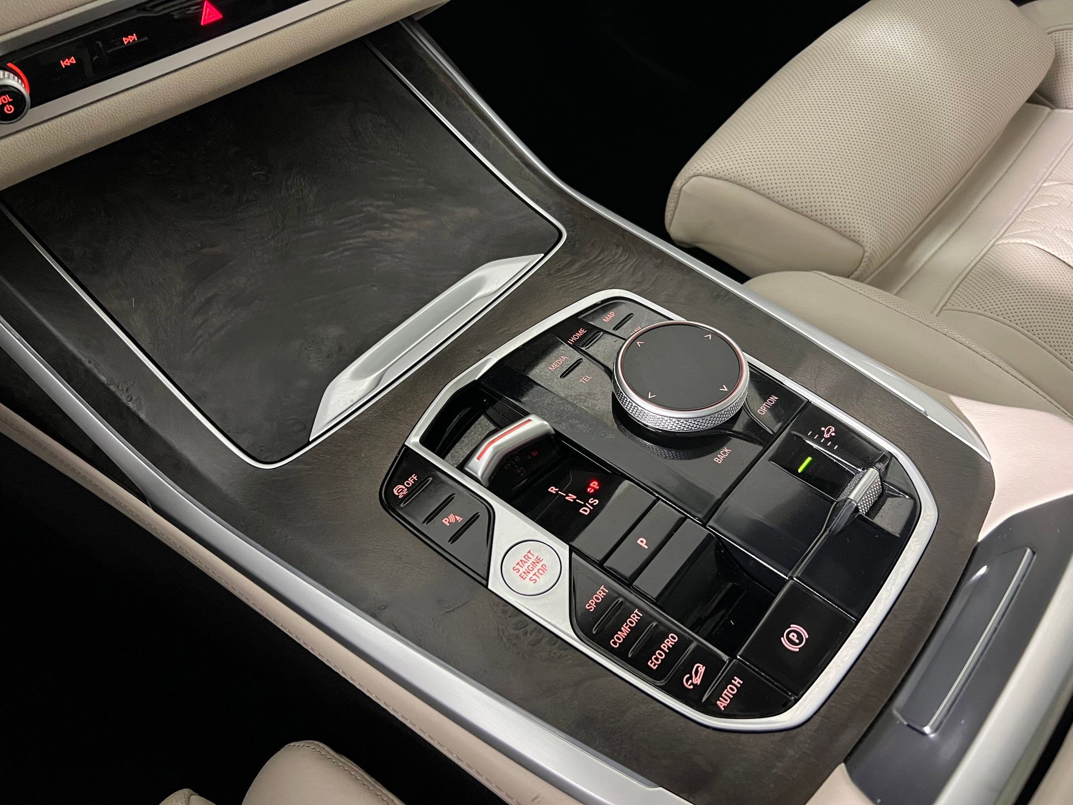 Certified 2024 BMW X7 xDrive40i w/ M Sport Package image 18