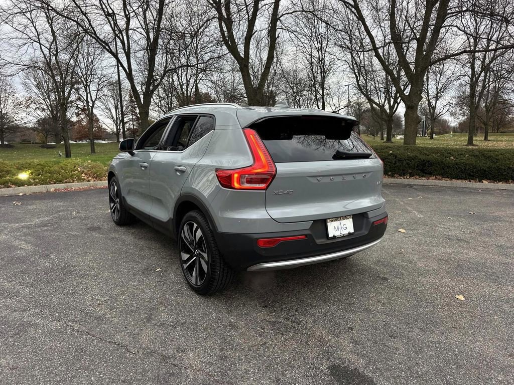 Used 2025 Volvo XC40 B5 Ultra w/ Protection Package Premier image 5