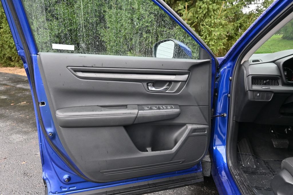 Certified 2025 Honda CR-V LX image 2