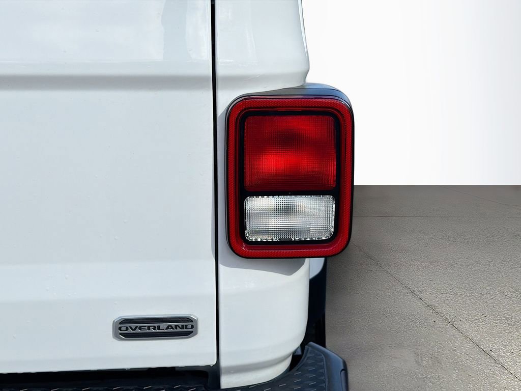 Used 2023 Jeep Gladiator Overland image 12