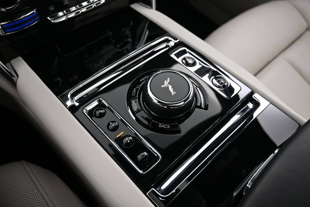 Certified 2022 Rolls-Royce Cullinan w/ Dark Exterior Package AWD/4WD image 23