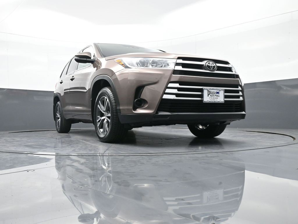 Certified 2018 Toyota Highlander LE image 28