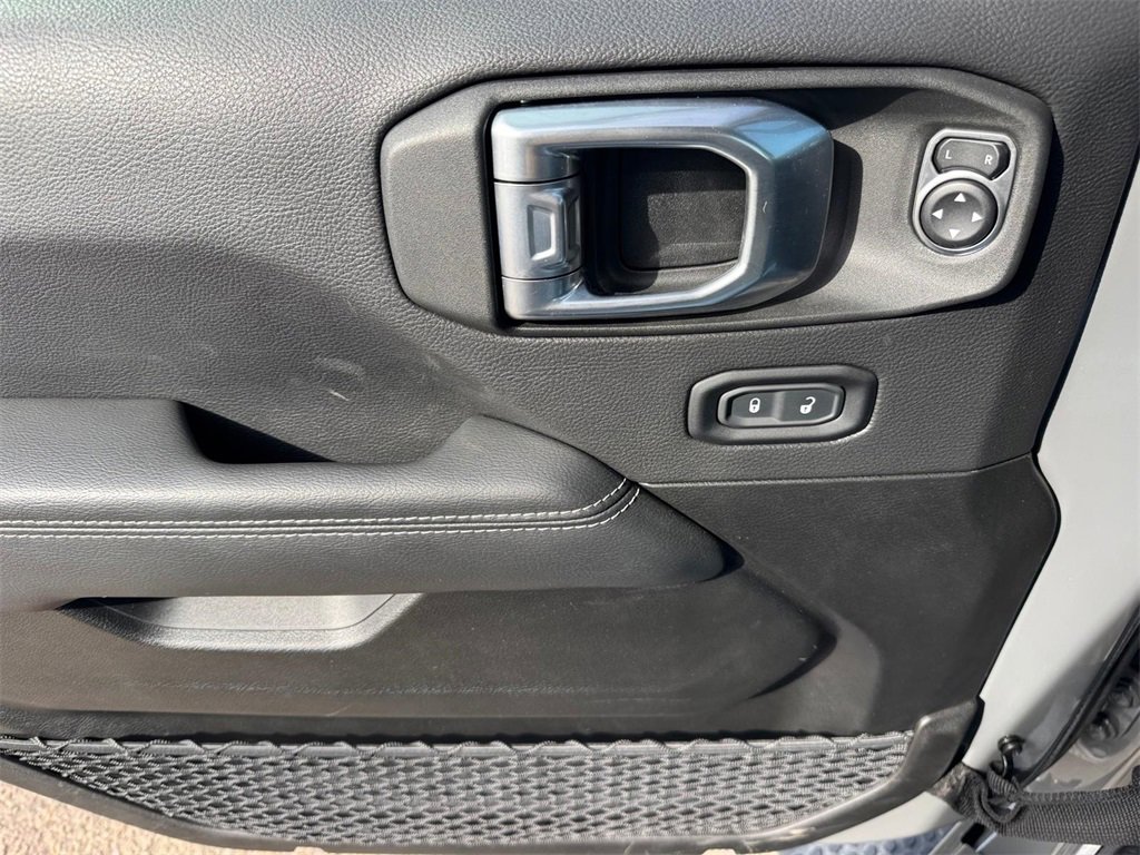 Used 2022 Jeep Wrangler Unlimited Sahara image 19