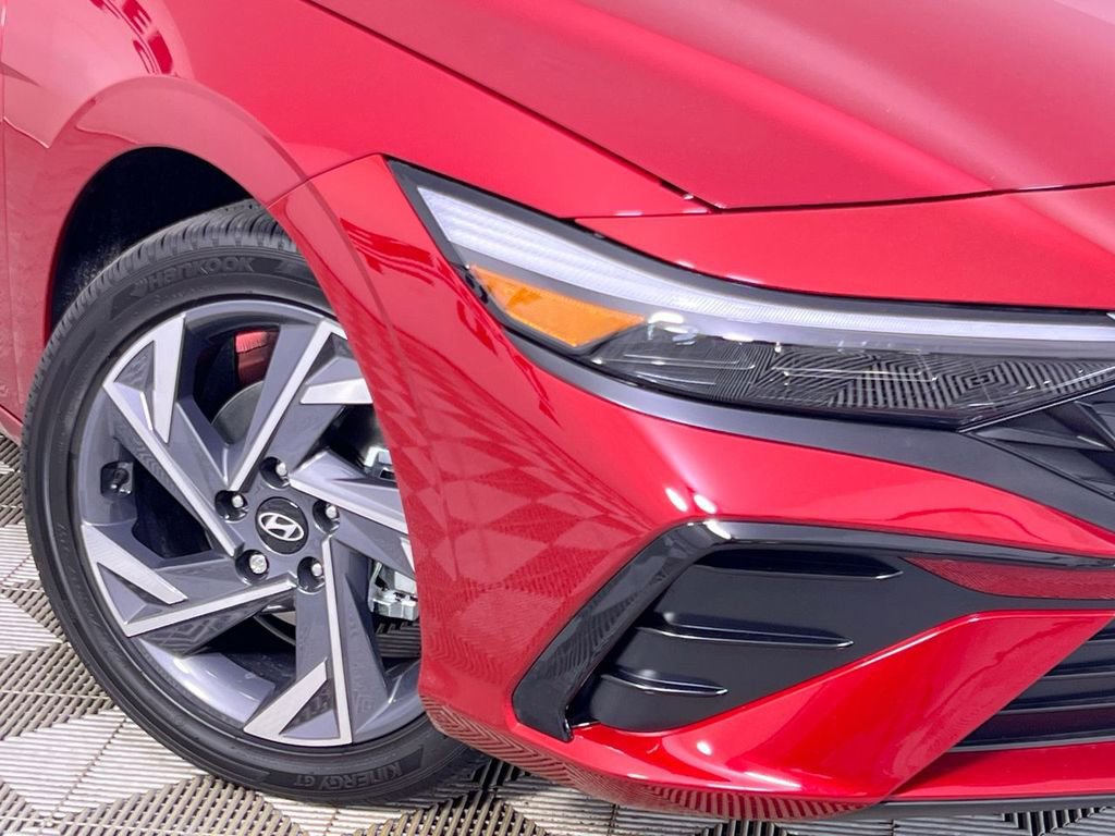 New 2025 Hyundai Elantra Limited image 11