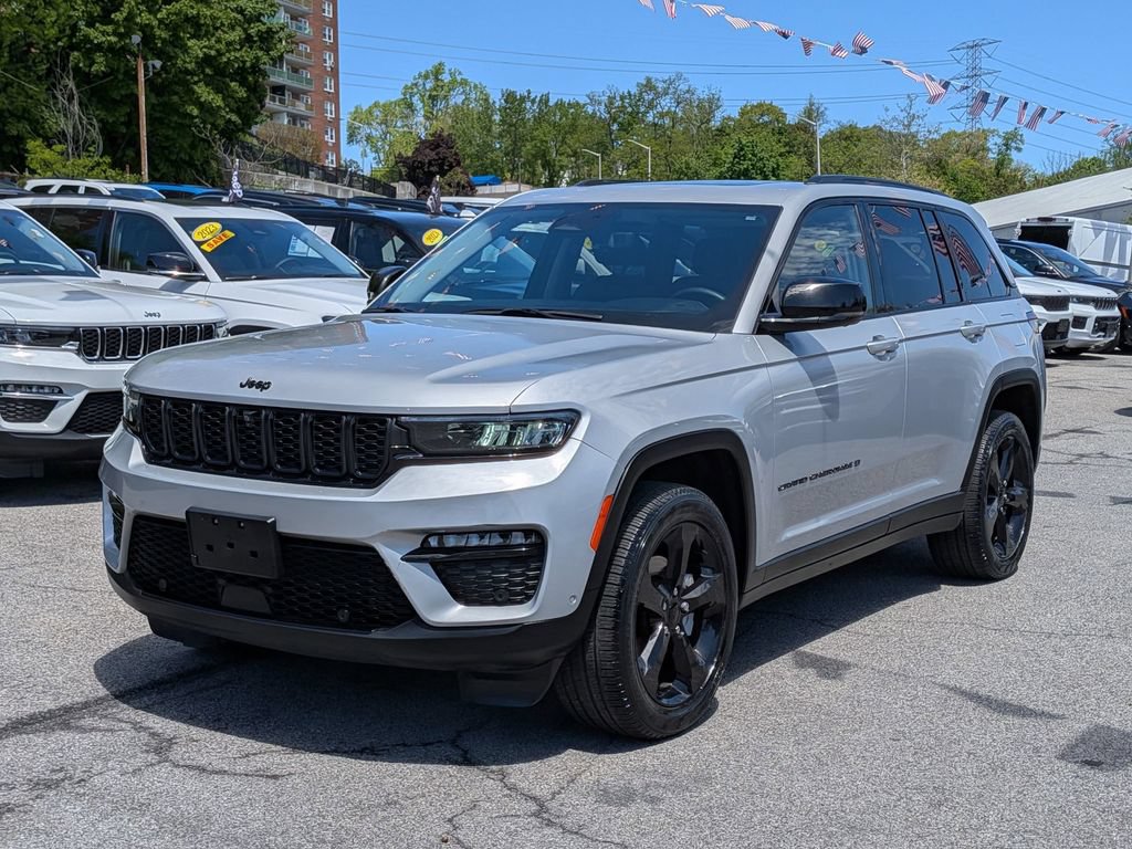 Used 2023 Jeep Grand Cherokee Limited w/ Luxury Tech Group II AWD/4WD image 1
