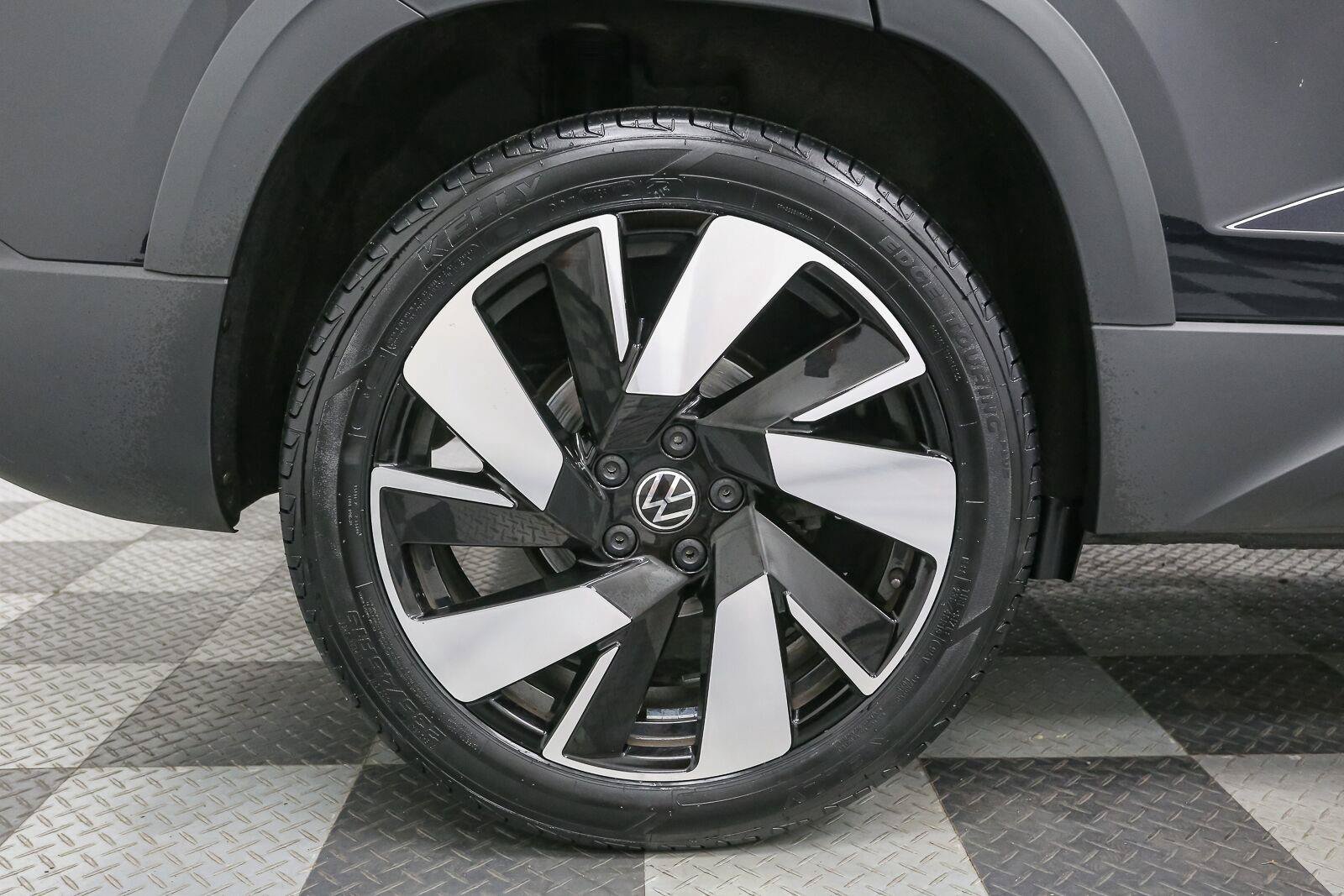 Certified 2024 Volkswagen Taos SEL AWD/4WD image 19