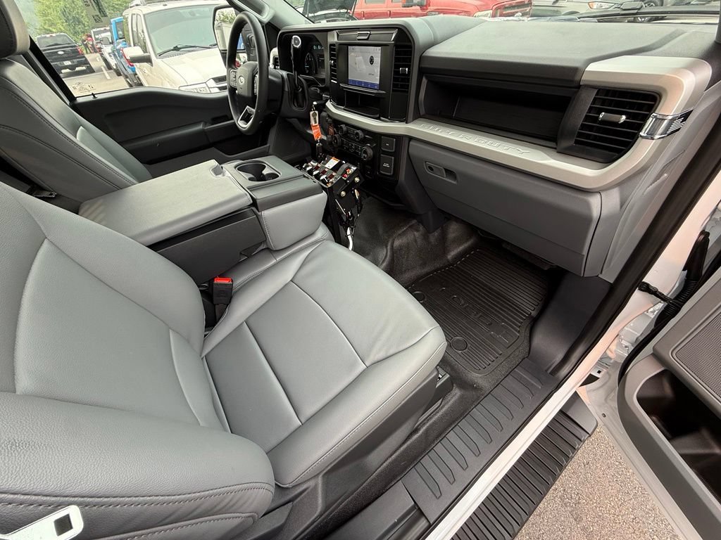 New 2026 Ford F550 4x4 Regular Cab Super Duty image 25