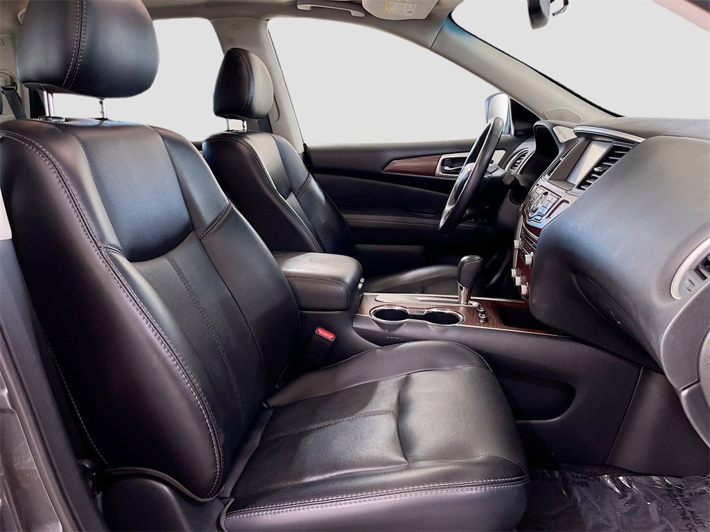 Used 2019 Nissan Pathfinder Platinum w/ Cargo Package image 30