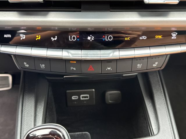 Used 2025 Cadillac XT4 Sport AWD/4WD image 35