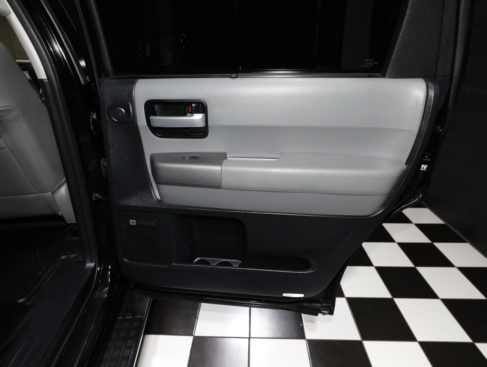 Used 2016 Toyota Sequoia Limited AWD/4WD image 38
