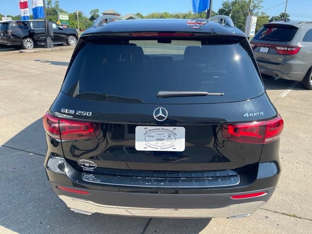Used 2023 Mercedes-Benz GLB 250 4MATIC w/ Premium Package image 6