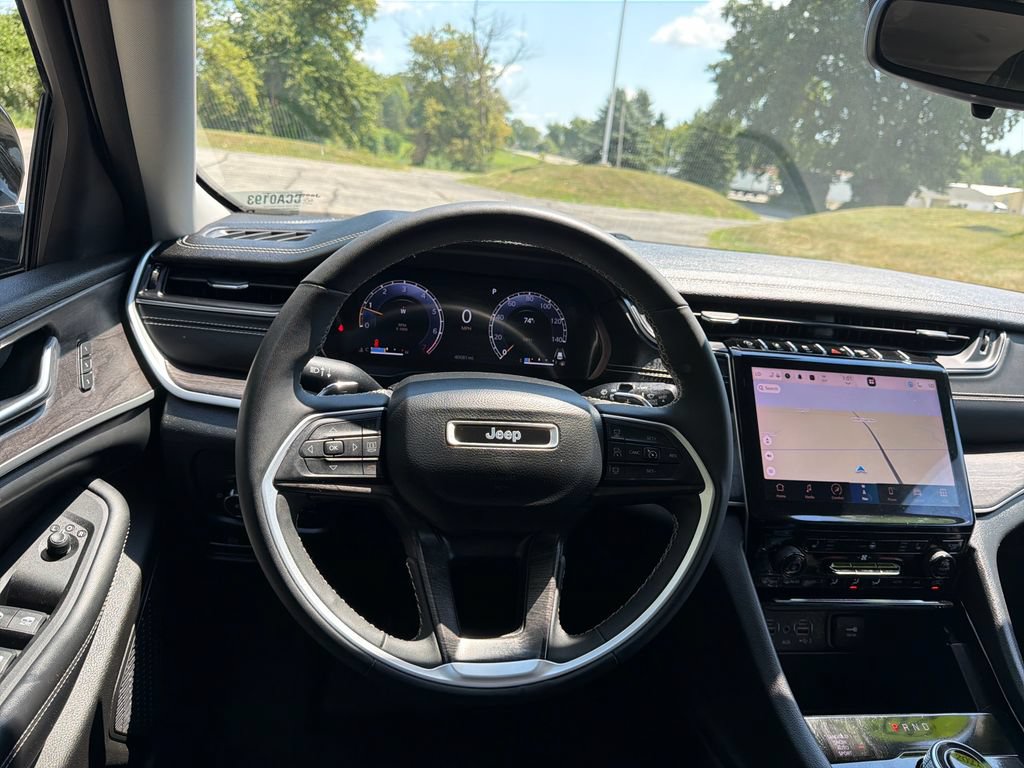 Used 2023 Jeep Grand Cherokee Limited AWD/4WD image 36