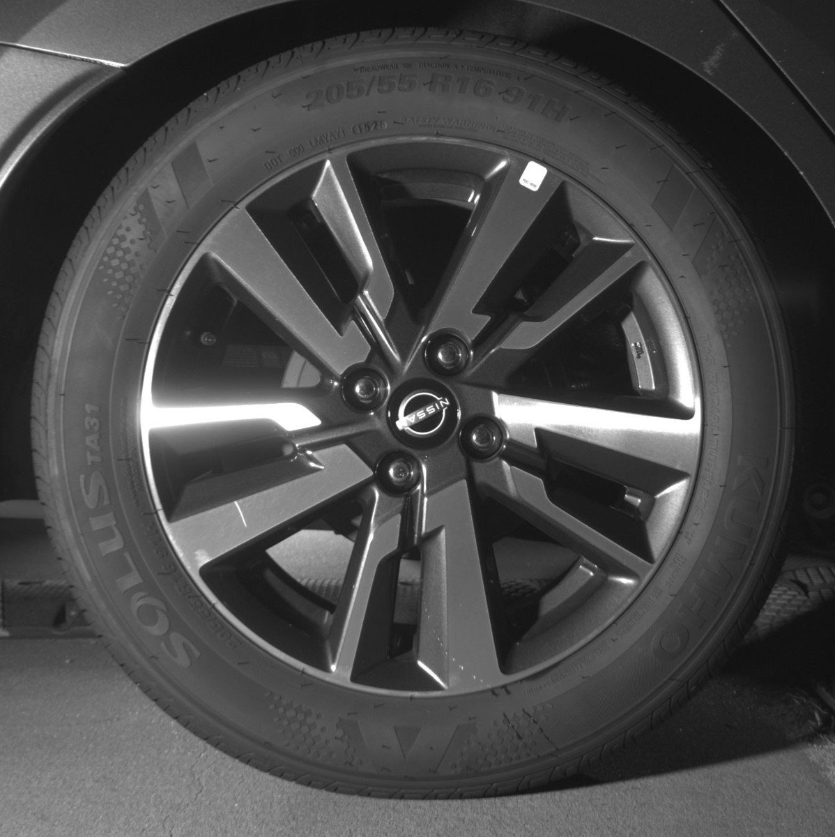 Used 2025 Nissan Versa SV image 15