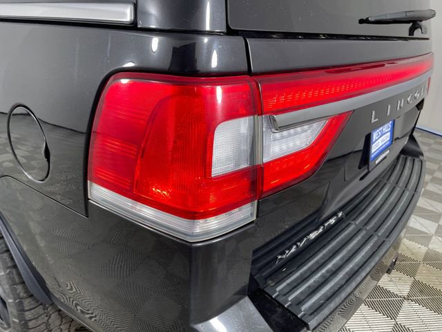 Used 2015 Lincoln Navigator 4WD image 19