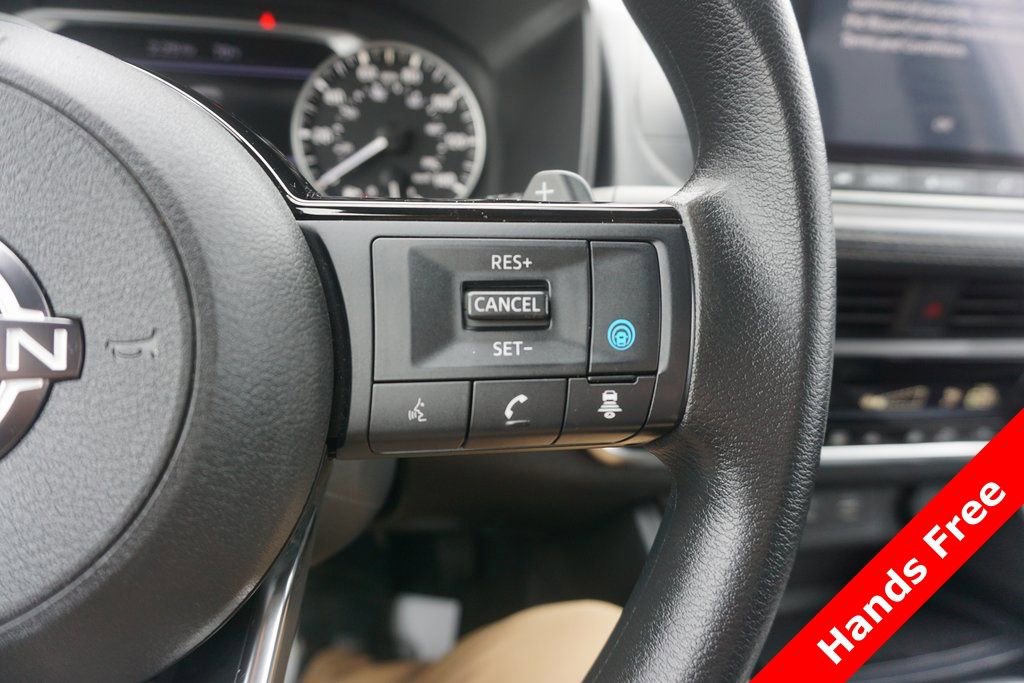 Used 2023 Nissan Rogue SV image 4