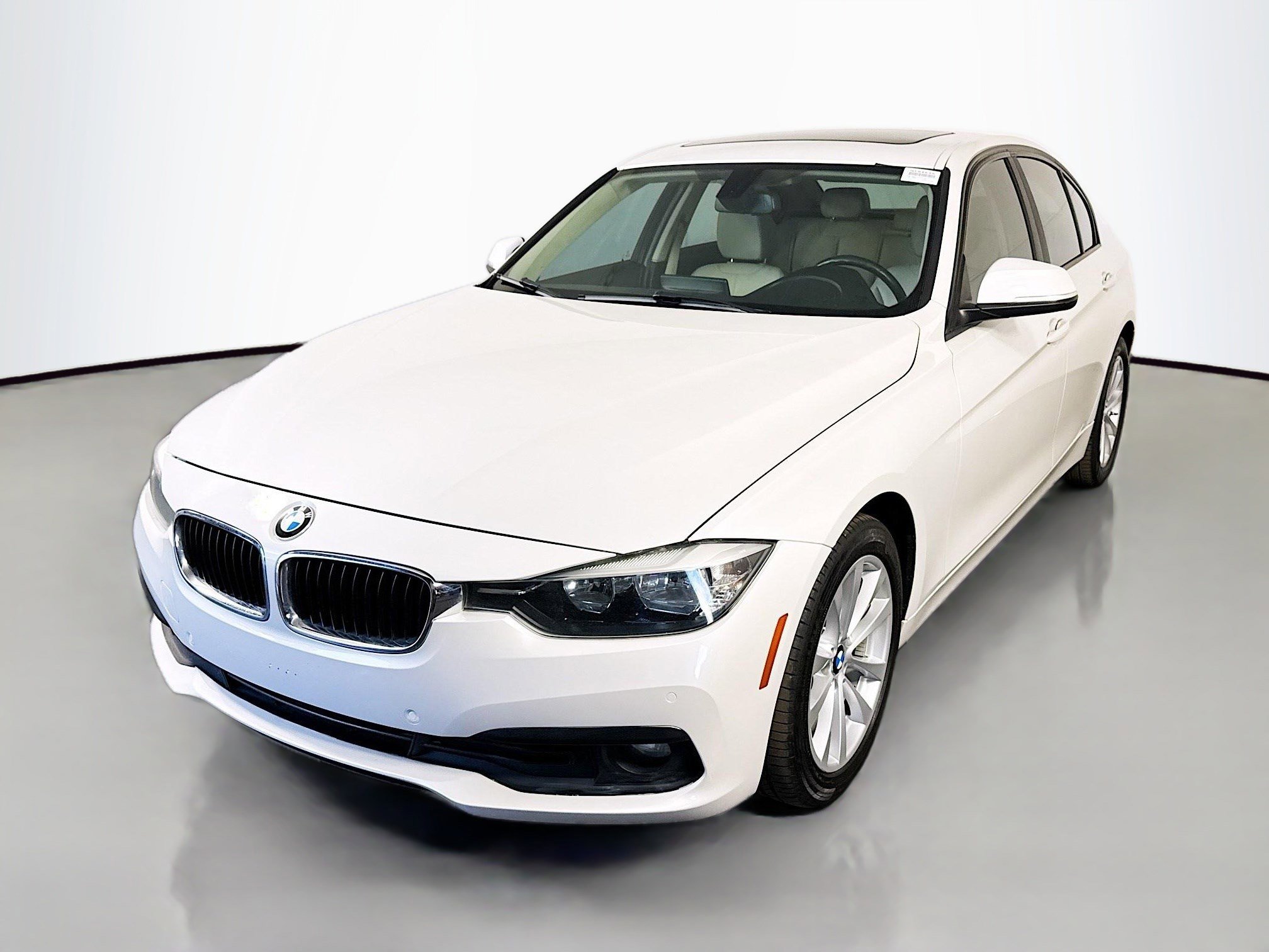 Used 2016 BMW 320i xDrive Sedan image 4