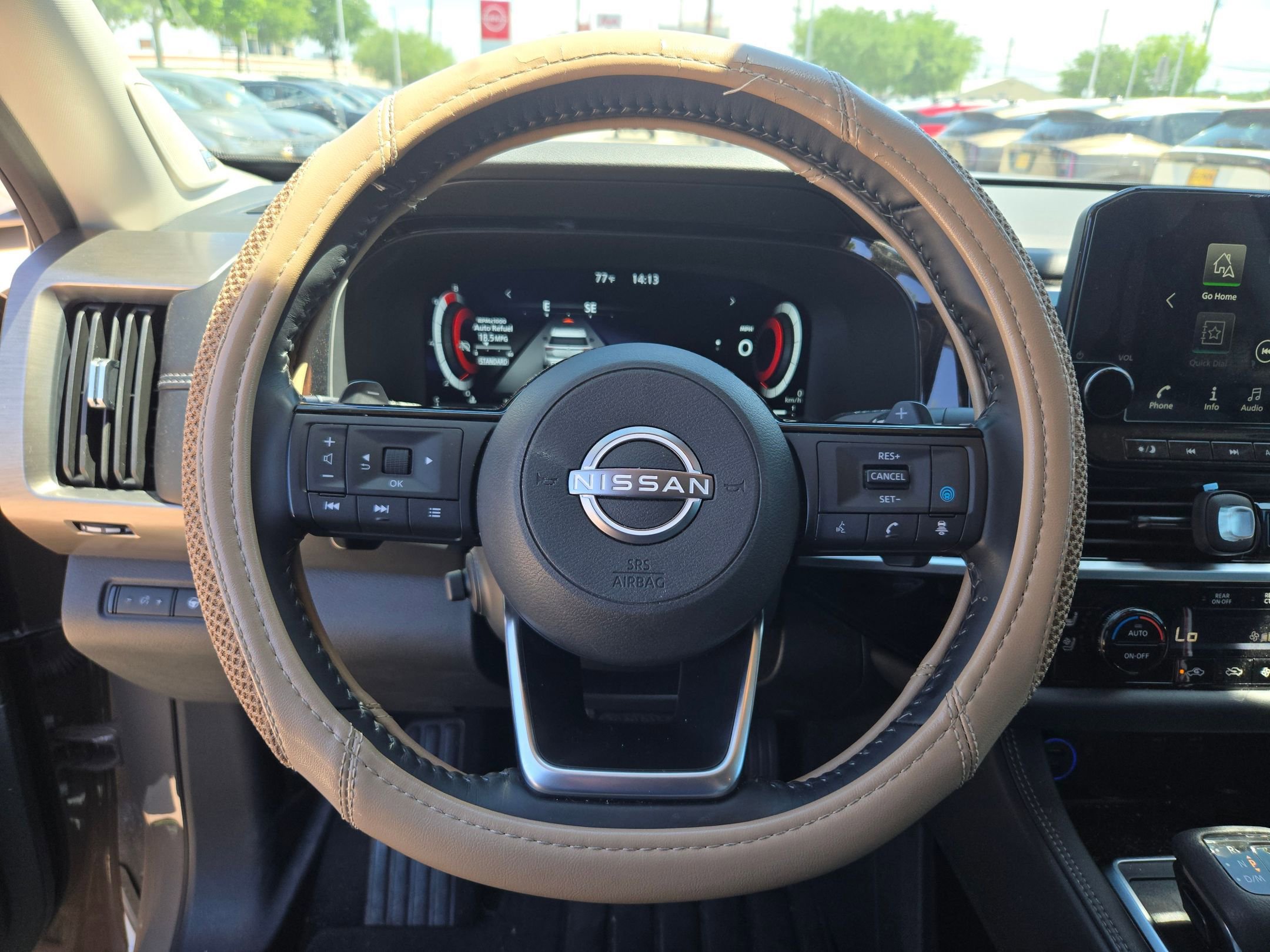 Used 2024 Nissan Pathfinder Platinum image 10