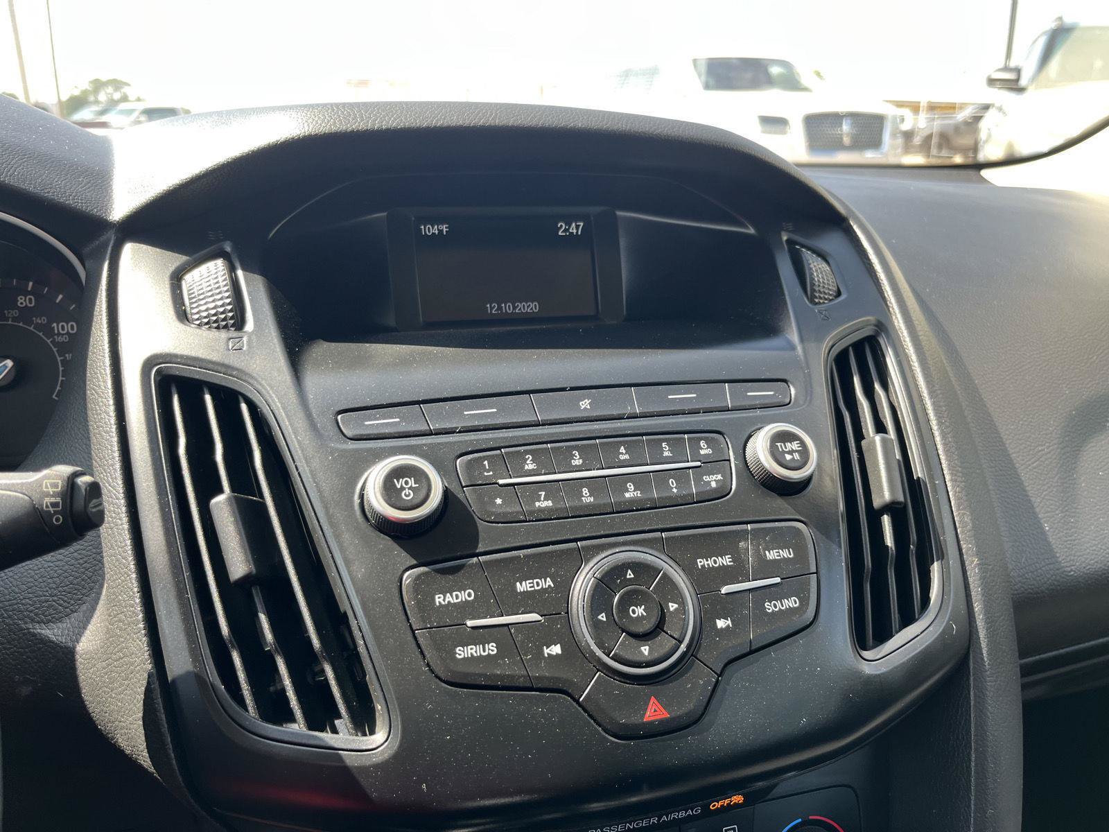 Certified 2018 Ford Focus SE FWD image 21